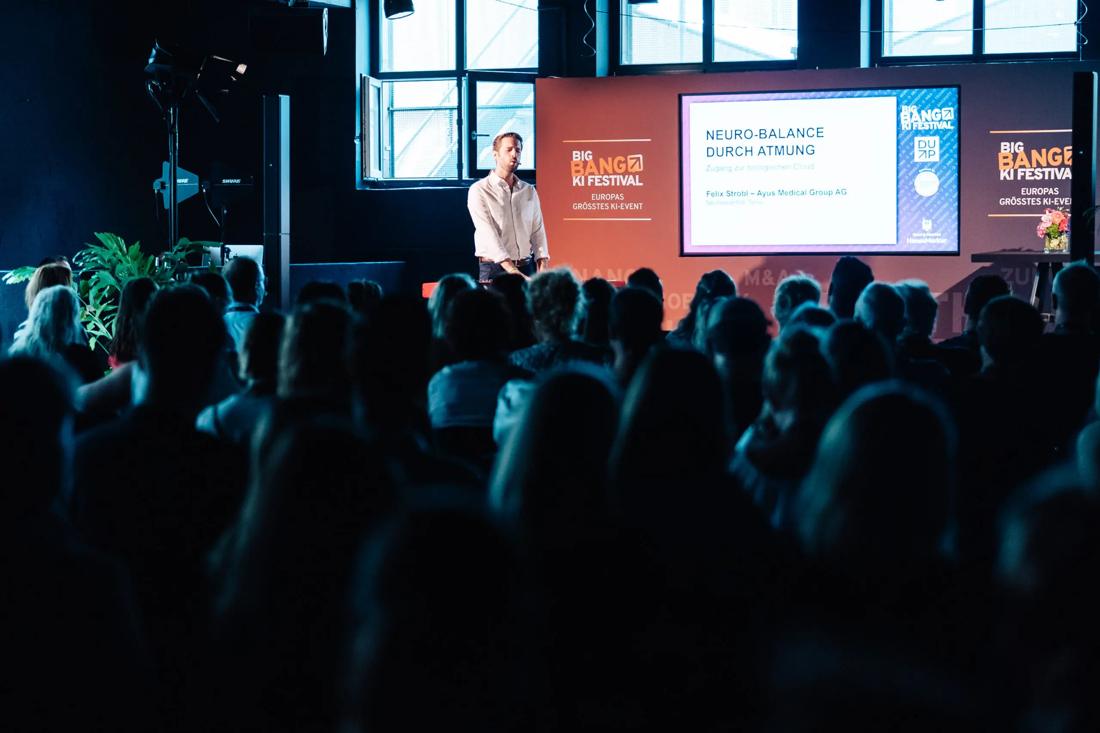 Felix Strobl: Auf der Bühne beim BIG BANG AI Festival, Berlin