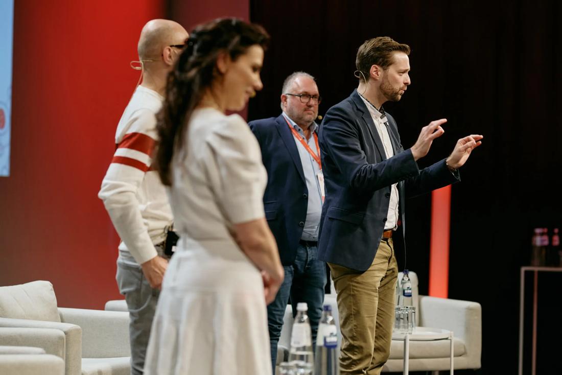 Felix Strobl: Atemübung mit dem ganzen Saal